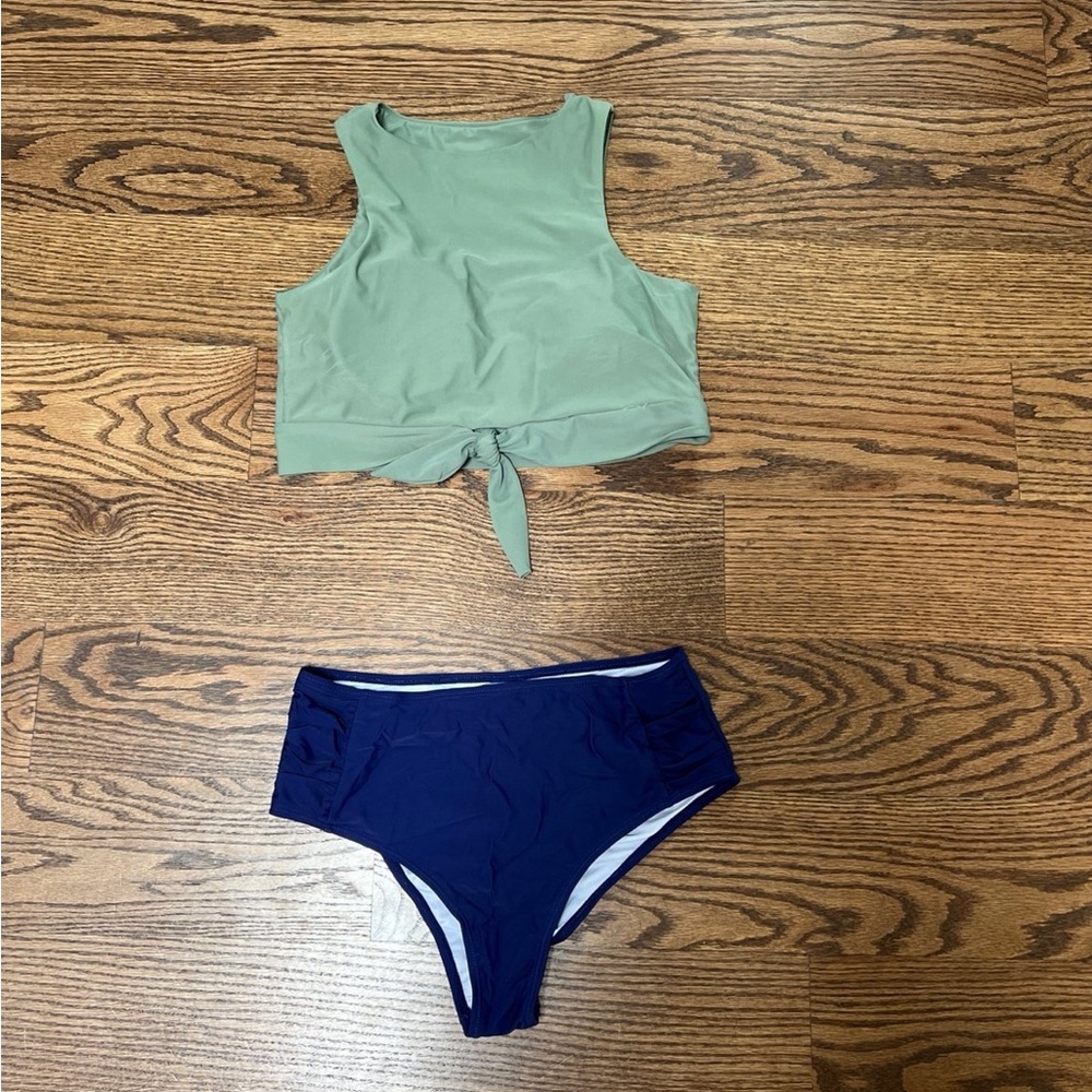 Medium 2-piece swimsuit